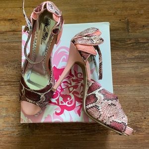 ModCloth Platform Heels NEW